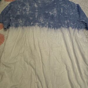 American Eagle Outfitters Blue and White Tie-Dye Tee